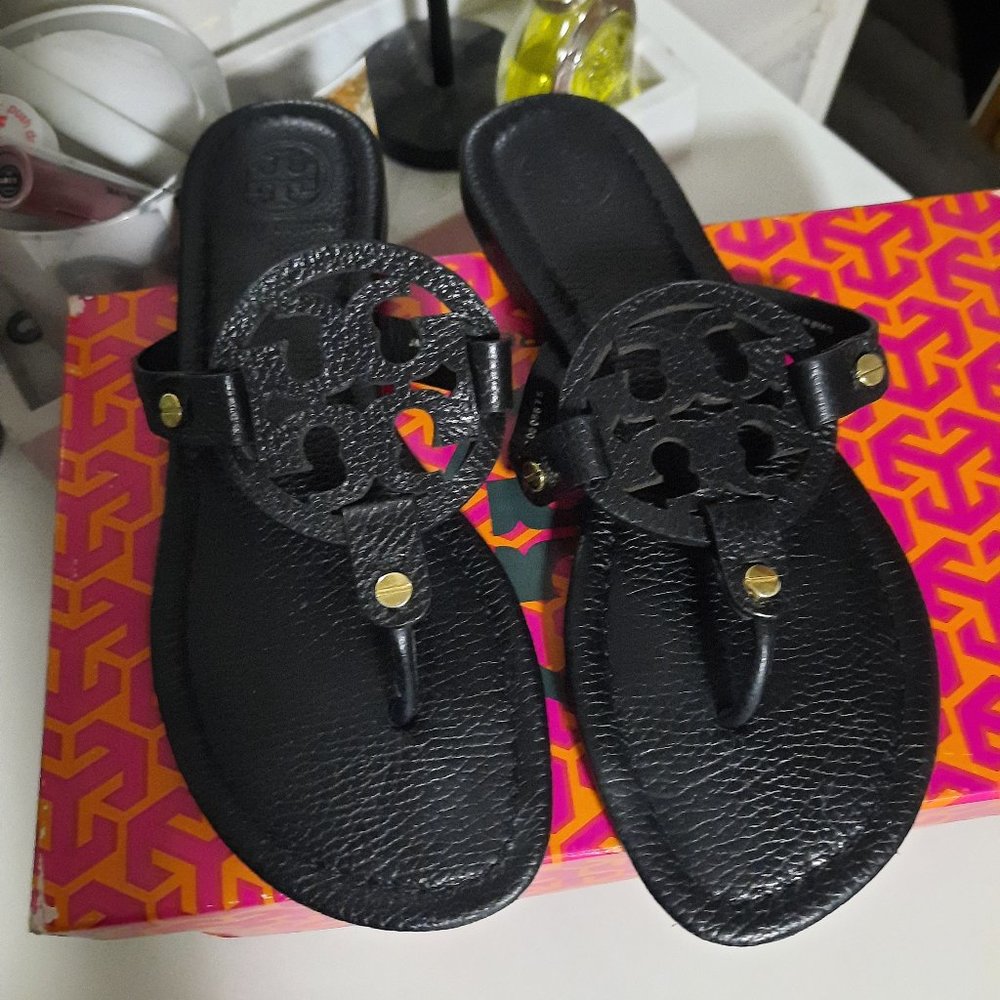 Tori burch black pebbled Miller sandals sz 7